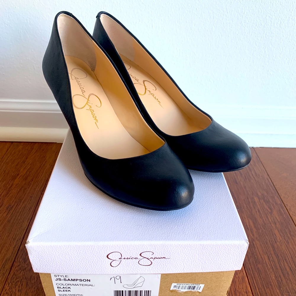 Jessica Simpson “Sampson” wedge.  Size 8M